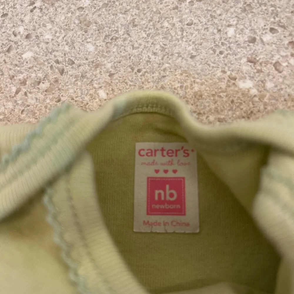 2 Carter’s‎ Baby girl Newborn Onesies Purple Flowers and Green Smile